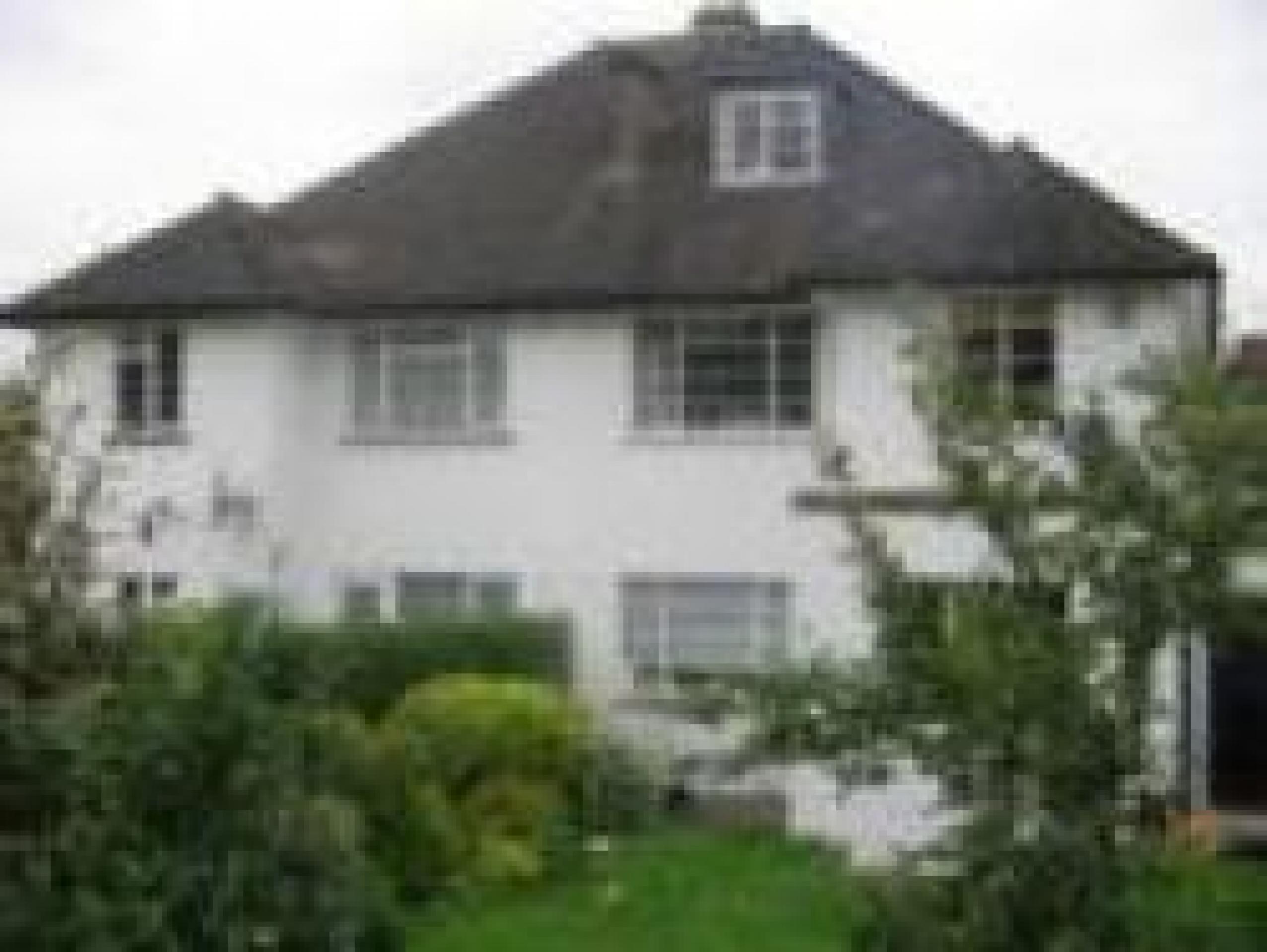 			GREAT LOCATION!!!, 4 Bedroom, 1 bath, 1 reception Flat			 Ludlow Way, HAMPSTEAD GARDEN SUBURB N2 N2